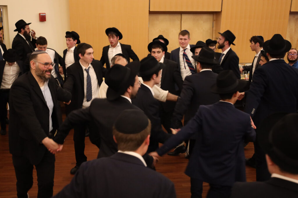 siyum dancing